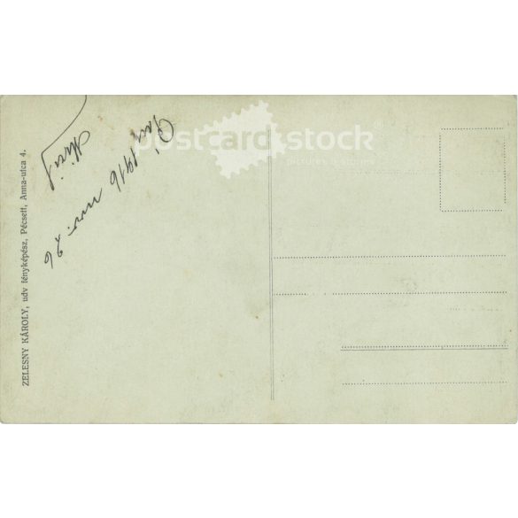 1916 - Zelesny Károly fotóműtermében készült fiatal nő fotója, mely Pécsett készült. Fekete-fehér fotólap, képeslap. Zselatinos ezüst. (2792168)