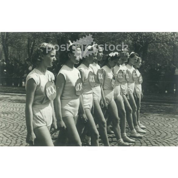 1955 - Miskolc, Sztálin úti iskola futócsapata. Fekete-fehér fotólap, képeslap. (2792169)