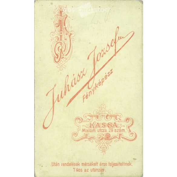 1900-as évek eleje - Fiatal nő, műtermi portréfotója. Juhász József fényképészeti műterme készítette, Kassa. Kabinetfotó / keményhátú fotó / vizitkártya, CDV fotó. (2792178)