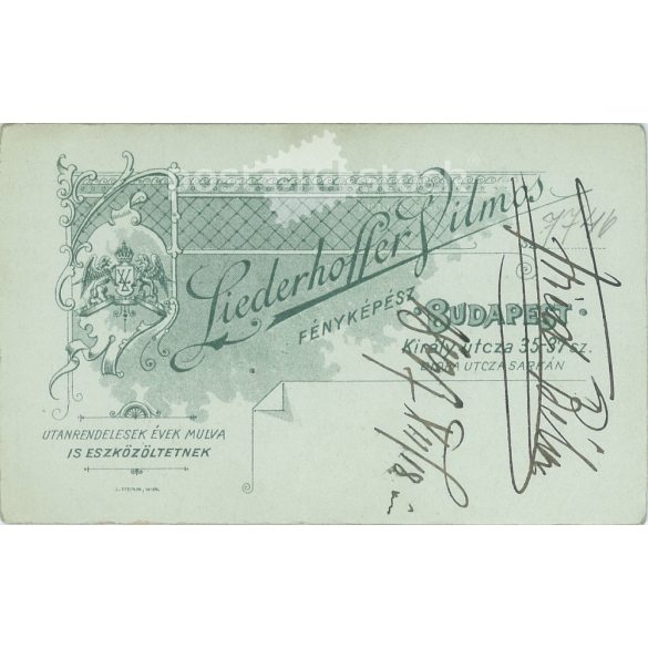 1897 - Fiatal férfi, műtermi portréfotója. Linderhoffer Vilmos fényképészeti műterme készítette, Budapesten. Kabinetfotó / keményhátú fotó / vizitkártya, CDV fotó. (2792179)