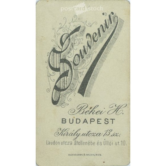 1900-as évek eleje - Fiatal férfi, műtermi portréfotója. Békei H. fényképészeti műterme készítette, Budapesten. Kabinetfotó / keményhátú fotó / vizitkártya, CDV fotó. (2792180)