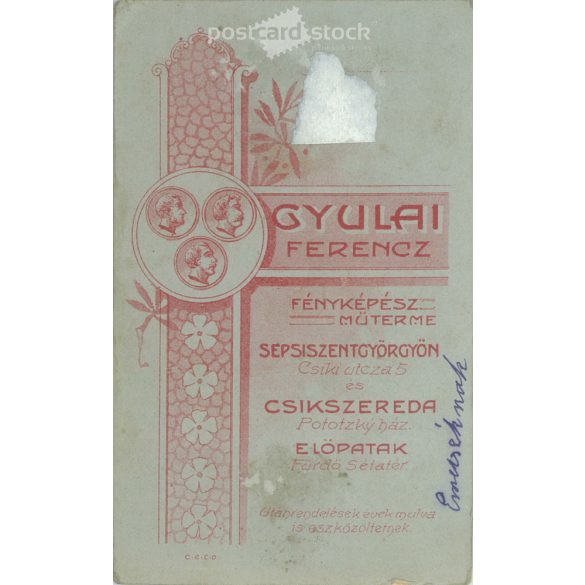 1900-as évek eleje - Középkorú férfi, műtermi portréfotója. Gyulai Ferencz fényképészeti műterme készítette, Sepsiszentgyörgy. Kabinetfotó / keményhátú fotó / vizitkártya, CDV fotó. (2792187)
