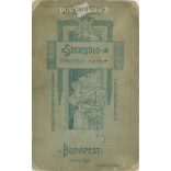 1900-as évek eleje - Kártyázó férfiak, egészalakos, műtermi fotója. Helfgott városligeti, fényképészeti műterme készítette, Budapesten. Kabinetfotó / keményhátú fotó / vizitkártya, CDV fotó. (2792201)