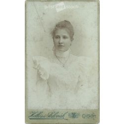   1898 – Elegáns, fiatal nő, műtermi fotója. Hollós és Szlovák, fényképészeti műterme készítette, Győrött. Kabinetfotó / keményhátú fotó / vizitkártya, CDV fotó. (2792203)