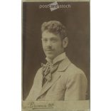 1898 - Donáth, műtermi portréfotója. Emlékül Herminkának. Brenner testvérek fényképészeti műterme készítette, Budapesten. Kabinetfotó / keményhátú fotó / vizitkártya, CDV fotó. (2792206)