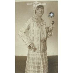   Útlevél fotó a Magyar Királyi Rendőrség bélyegzőjével. 1930-as évekből. Eredeti papírkép. (2792216)