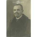 1920-as évek. Tehetős férfi, prémgalléros kabátban. Eredeti papírkép. Készítője ismeretlen. (2792227)