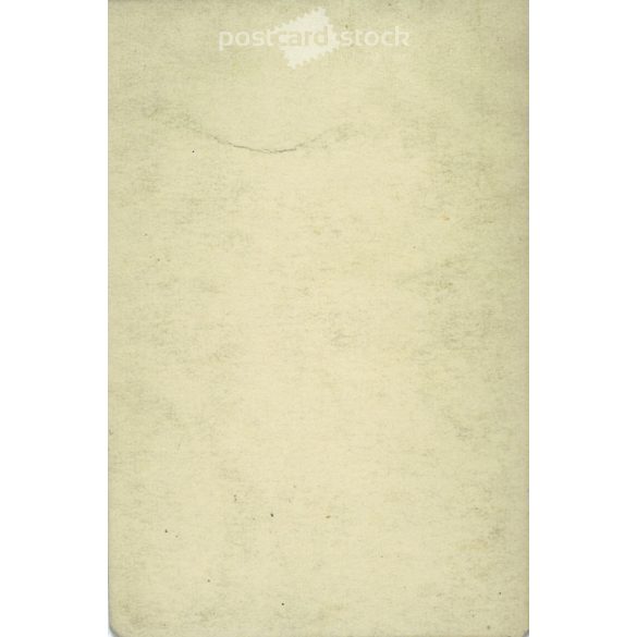 1920-as évek. Tehetős férfi, prémgalléros kabátban. Eredeti papírkép. Készítője ismeretlen. (2792227)
