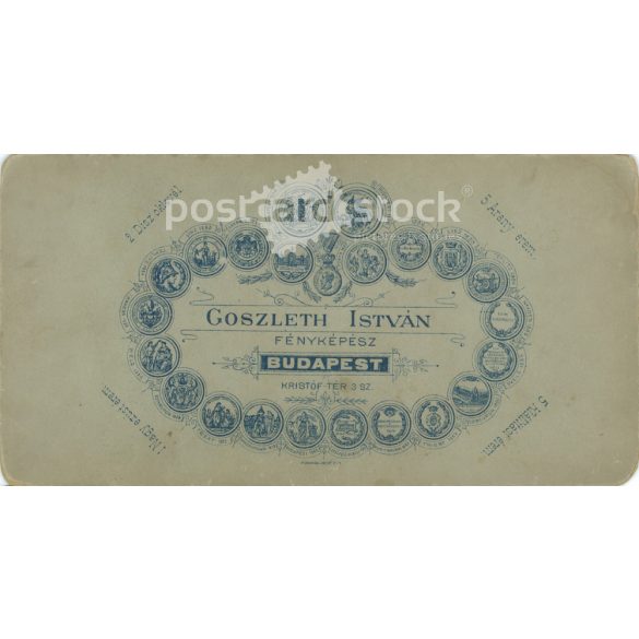 1890-es évek. Elegáns nő, műtermi fotója. Goszleth István, fényképészeti műterme készítette, Budapesten. Eredeti kabinetfotó / keményhátú fotó / vizitkártya, CDV fotó. (2792229)