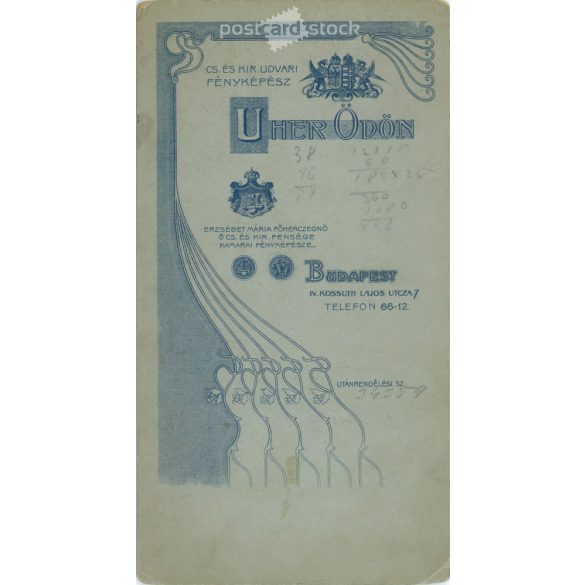 1900-as évek eleje. Nő csipkeruhában, műtermi felvétel. Uher Ödön, fényképészeti műterme készítette, Budapesten. Eredeti kabinetfotó / keményhátú fotó / vizitkártya, CDV fotó. (2792231)