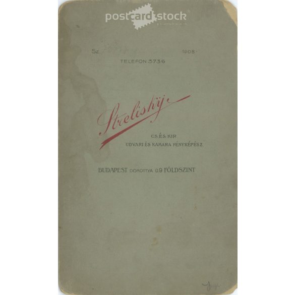 1900-as évek eleje. Férfi egyenruhában, cigarettával, műtermi felvétel. Sterlisky, fényképészeti műterme készítette, Budapesten. Eredeti kabinetfotó / keményhátú fotó / vizitkártya, CDV fotó. (2792237)