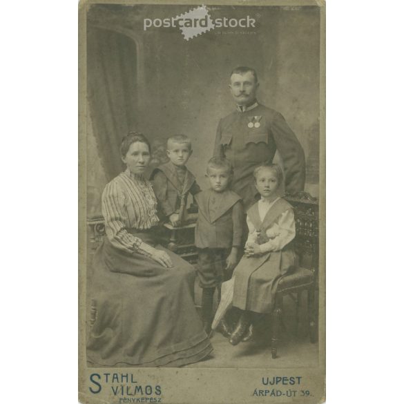 1907 december. Fülöp család, műtermi felvétel. Stahl Vilmos, fényképészeti műterme, Újpest. Eredeti kabinetfotó / keményhátú fotó / vizitkártya, CDV fotó. (2792242)