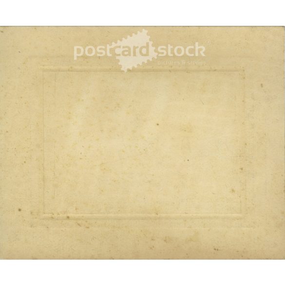 Osztálykép 1933-ból. I. B. Készítője ismeretlen. Eredeti, kasírozott papírkép, dombornyomott hátlapkartonon. (2792256)