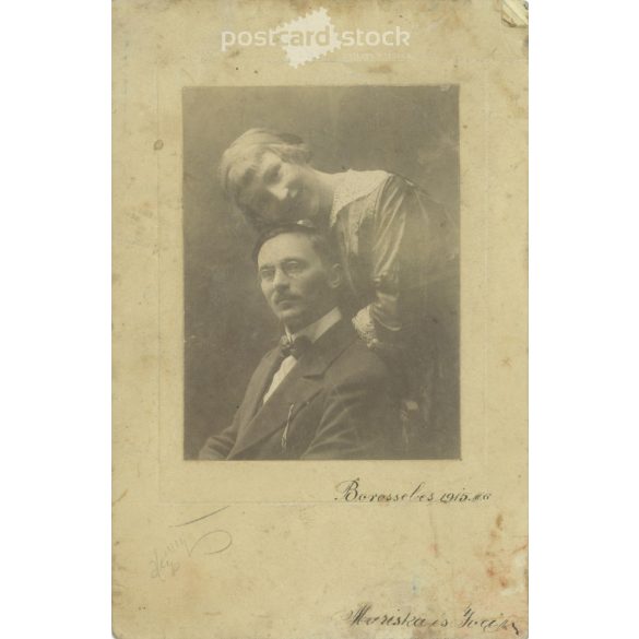 1915 - Fiatal pár fotója. Mariska és Joci. Borossebes. Készítője ismeretlen. Eredeti, kasírozott papírkép. (2792258)
