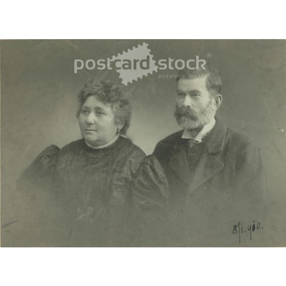 1910 - Házaspár portréfotója. Emil Fischer fotóműterme, Hermannstadt (Nagyszeben). Készítője ismeretlen. Eredeti, kasírozott papírkép. (2792259)