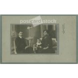 1910-es évek. Családi fotó, műtermi felvétel. Szmrecsányi, fényképészeti műterme, Nagykőrös. Készítője ismeretlen. Eredeti, kasírozott papírkép. (2792261)