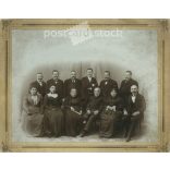 1910-es évek. Nagyméretű, családi fotó, műtermi felvétel. Készítője ismeretlen. Eredeti, kasírozott papírkép. (2792265)