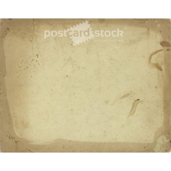 1910-es évek. Nagyméretű, családi fotó, műtermi felvétel. Készítője ismeretlen. Eredeti, kasírozott papírkép. (2792265)