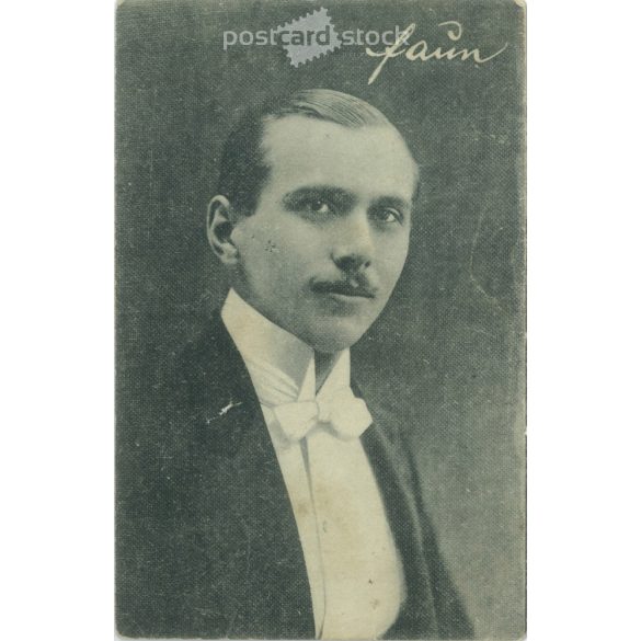1928 - Ismeretlen, elegáns, fiatal férfi, műtermi portréfotója. Készült a Fénynyomda és Grafikai Műintézetben, Budapesten. Fotólap, képeslap. (2792285)