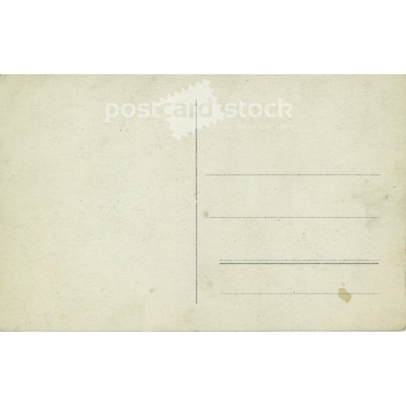 1920-as évek. Ismeretlen testvérpár fotója, Budapest Városliget, Vajdahunyad vára előtt. Eredeti papírkép, készítője ismeretlen. Fotólap, képeslap. (2792286)