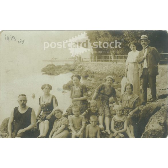 1913 - Fürdőzők csoportképe, Ausztria. Képeslap, fotólap. (2792303)