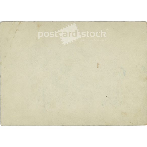 1900-as évek eleje. Érdekes asztaltársaság. A fotó készítője és a rajta szereplők személye ismeretlen. Keménytáblára kasírozva. Kabinetfotó / keményhátú fotó / vizitkártya. (2792313)