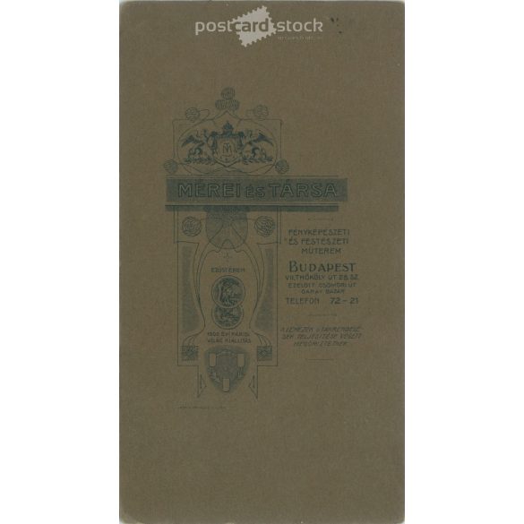 1912 - Fiatal nő műtermi fotója, elegáns öltözékben és kalapban. Személye ismeretlen. A fotó Mérei és Társa fényképészeti műtermében készült, Budapesten. Eredeti kabinetfotó / keményhátú fotó / vizitkártya, CDV fotó. (2792349)