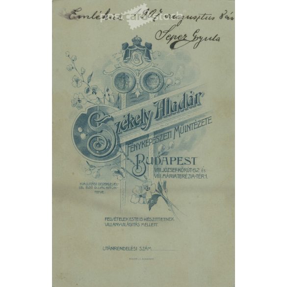 1907 - Seper Gyula műtermi fotója, elegáns öltözékben. A fotó Székely Aladár fényképészeti műtermében készült, Budapesten. Eredeti kabinetfotó / keményhátú fotó / vizitkártya, CDV fotó. (2792352)