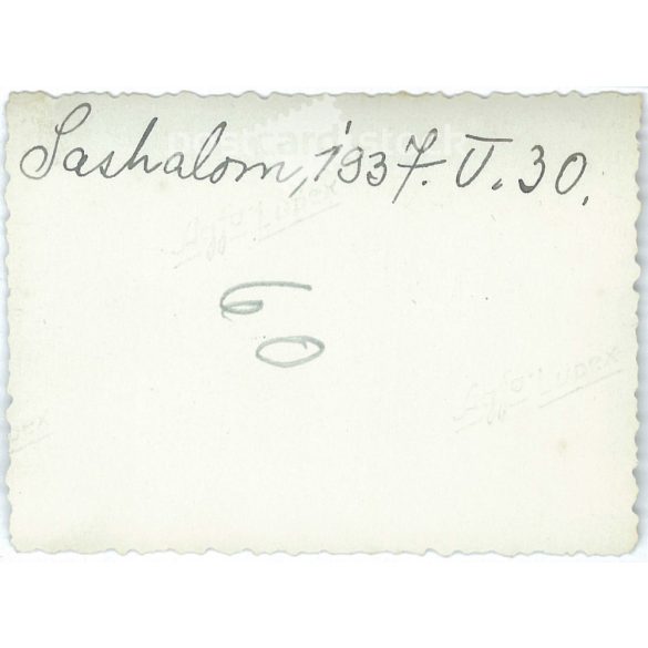 1937 - Sashalom. Nagyszülök a kisunokával. Fekete-fehér eredeti papírkép, régi fotó. (2792400)