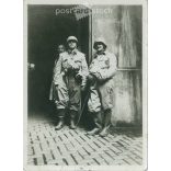 1930-as évek. Feltehetően vegyvédelmis katonák. Fekete-fehér eredeti papírkép, régi fotó. (2792404)