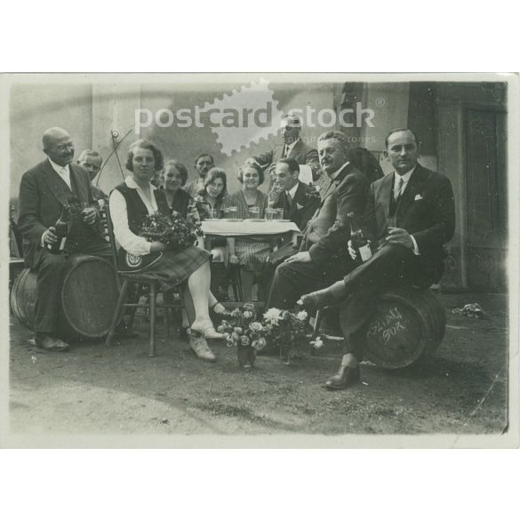 1930-as évek. Feltehetően vegyvédelmis katonák. Fekete-fehér eredeti papírkép, régi fotó. (2792404)