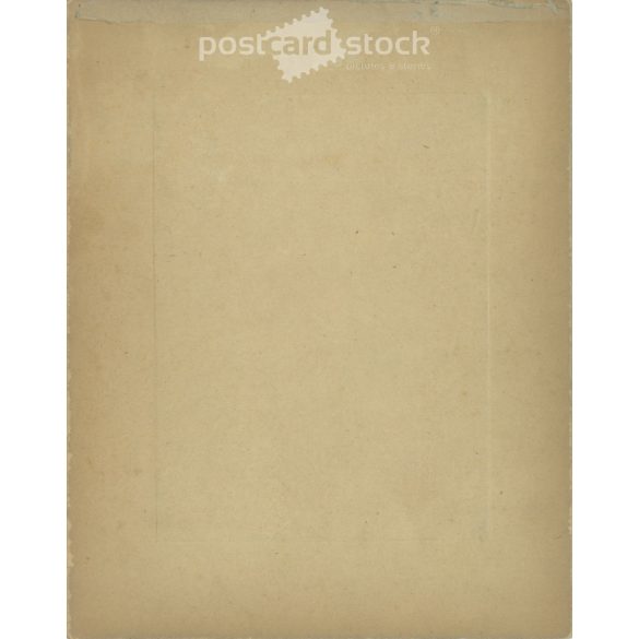 1900-as évek eleje. Vasutas házaspár. Fekete-fehér eredeti kasírozott papírkép, régi fotó. A képet Kulcsár Gizella készítette, Vácon. (2792409)