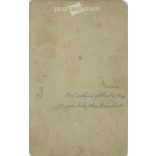 1910-es évek. Osztálykép egy leányosztályról. Fekete-fehér eredeti kasírozott papírkép, régi fotó. A kép készítője ismeretlen. (2792411)