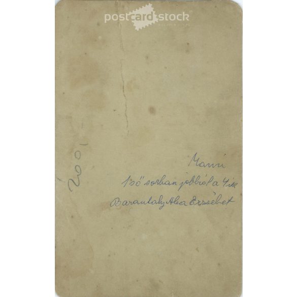 1910-es évek. Osztálykép egy leányosztályról. Fekete-fehér eredeti kasírozott papírkép, régi fotó. A kép készítője ismeretlen. (2792411)