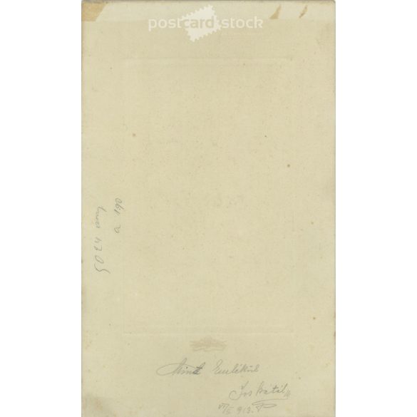 1905 - Előkelő fiatalember, műtermi fotója. Szombathely. Fekete-fehér eredeti kasírozott papírkép, régi fotó. A képet Szilárd Tódor fényképészeti műterme készítette. (2792413)