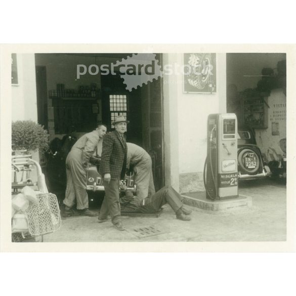 1962 - Németország. Munka egy szerelőműhelyben. Fekete-fehér eredeti papírkép, régi fotó.  (2792455)