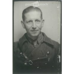   1933. Németország. Fiatal férfi, feltehetően katona. Fekete-fehér eredeti papírkép, régi fotó.  (2792460)