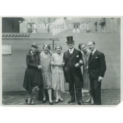   1929. Németország. Vidám társaság. Fekete-fehér eredeti papírkép, régi fotó.  (2792461)