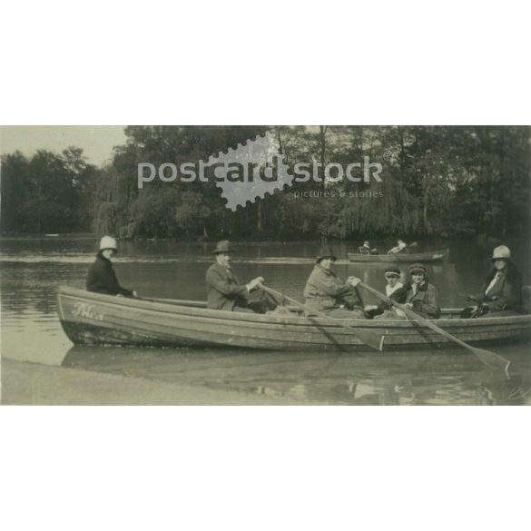 1960-as évek. Németország. Caládi csónakázás. Vágott képeslap. Eredeti papírkép, régi képeslap, fotólap. (2792482)