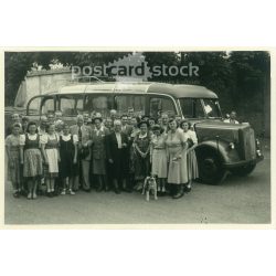   1951. Németország. Autóbusz kiránduláson. Fekete-fehér eredeti papírkép, régi fotó. (2792486)