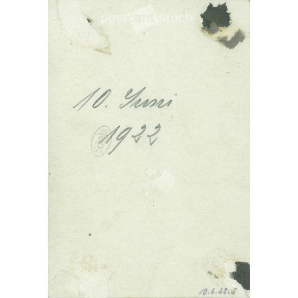 1922. Németország. Szomorú ikrek. A kép készítője és a rajta szereplők személye ismeretlen. Fekete-fehér eredeti papírkép, régi fotó. (2792529)