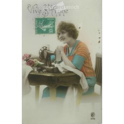   1900-as évek. Romantikus régi képeslap. Színezett fotólap. (2792551)
