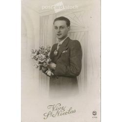   1900-as évek. Romantikus régi képeslap. Fekete-fehér fotólap. (2792552)