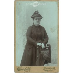   Goszleth István fényképészeti műterem munkája. 1900-as évek, Budapest. Idős, elegáns hölgy, műtermi fotója. Régi fotó, vizitkártya, CDV fotó. (2792571)