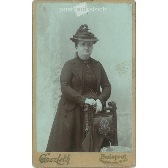 Goszleth István fényképészeti műterem munkája. 1900-as évek, Budapest. Idős, elegáns hölgy, műtermi fotója. Régi fotó, vizitkártya, CDV fotó. (2792571)