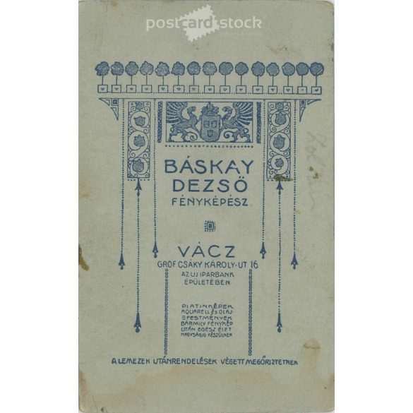Bácskay Dezső fényképészeti műterem munkája. Vác. 1900-as évek eleje. Ismeretlen fiatalember műtermi fotója. Régi fotó, vizitkártya, CDV fotó. (2792577)