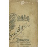 Erdélyi Mór fényképészeti műterem munkája. Budapest. 1900-as évek eleje. Ismeretlen férfi műtermi fotója. Régi fotó, vizitkártya, CDV fotó. (2792578)