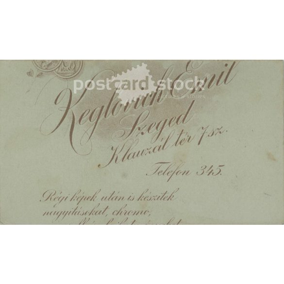 Keglovich Emil fényképészeti műterem munkája. Szeged. 1900-as évek eleje. Ismeretlen férfi sétabottal, műtermi fotója. Régi fotó, vizitkártya, CDV fotó. (2792583)