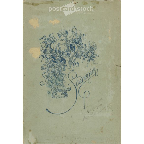1910-es évek. Jászkarajenő. Vasutas házaspár.  A kép készítője és a rajta szereplő személye ismeretlen. Régi fotó, eredeti kabinetfotó / keményhátú régi fotó. (2792596)