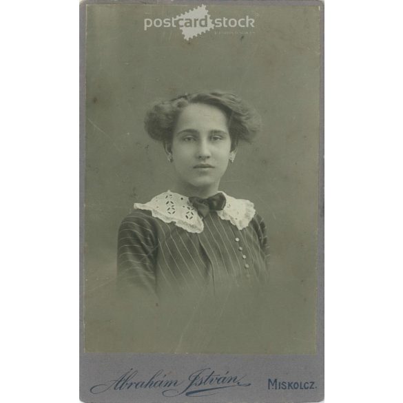1911 - Miskolc. Ábrahám István, Dunky Fivértek fényképészeti műterem munkája. Oroszlányi Margit fotója. Régi fotó, vizitkártya, CDV fotó. (2792603)